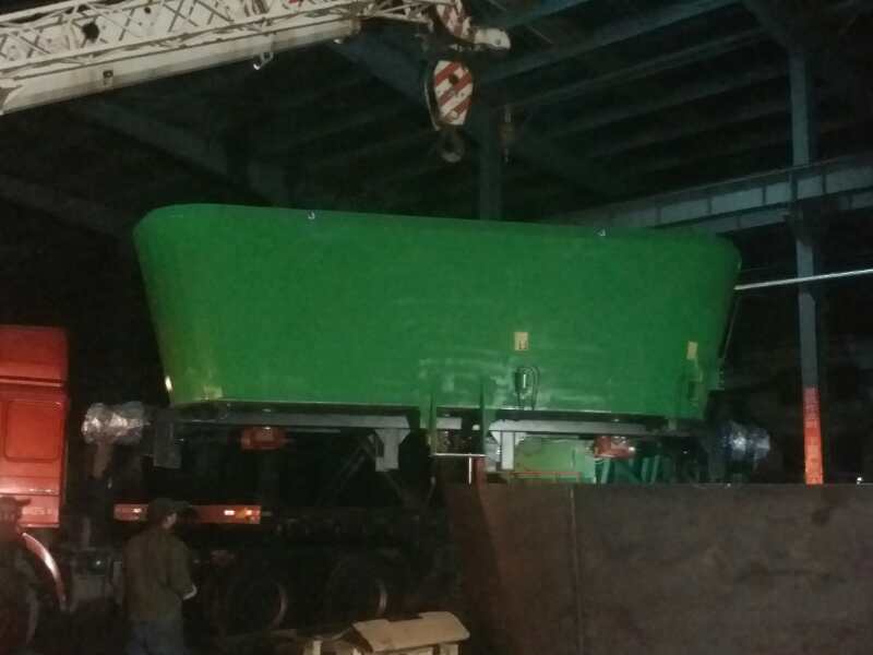 內(nèi)蒙古某公司購(gòu)買固定式TMR攪拌機(jī)